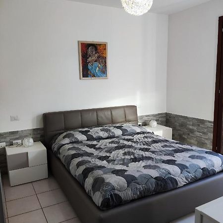 Vico Stazione Apartment Uta Екстериор снимка